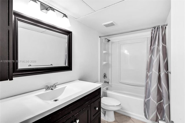 8513 Old Country Mnr 415, Davie, FL 33328