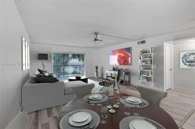 8513 Old Country Mnr 415, Davie, FL 33328