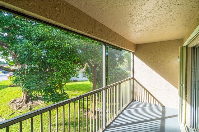 8513 Old Country Mnr 415, Davie, FL 33328