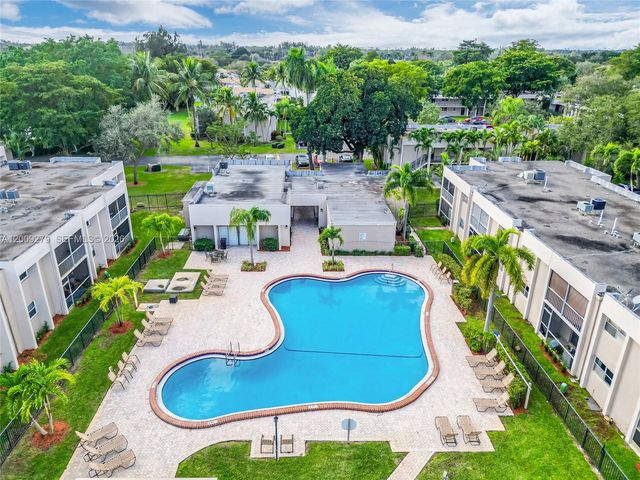 8513 Old Country Mnr 415, Davie, FL 33328