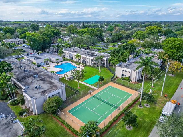 8513 Old Country Mnr 415, Davie, FL 33328