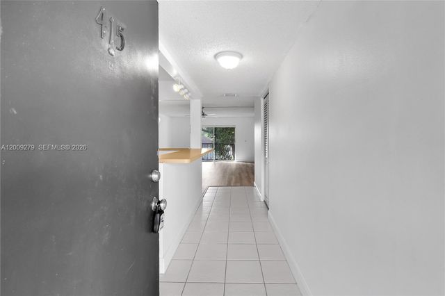 8513 Old Country Mnr 415, Davie, FL 33328