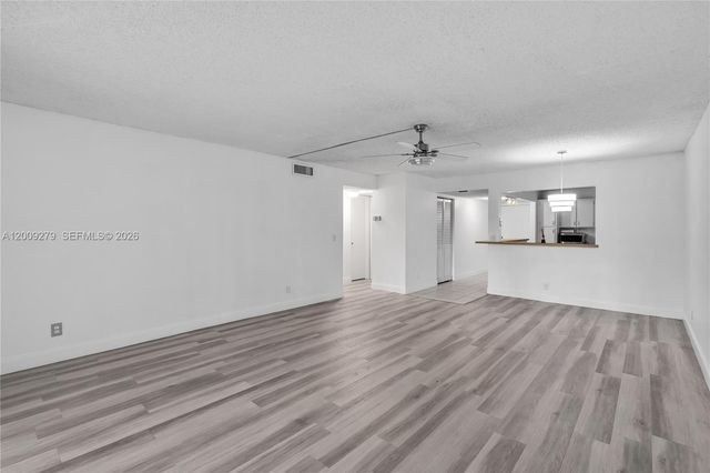 8513 Old Country Mnr 415, Davie, FL 33328