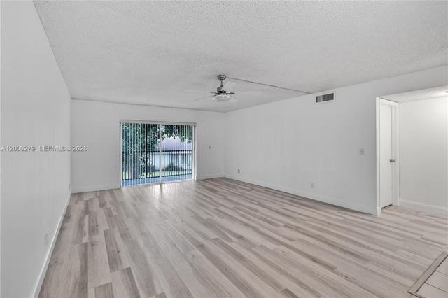 8513 Old Country Mnr 415, Davie, FL 33328