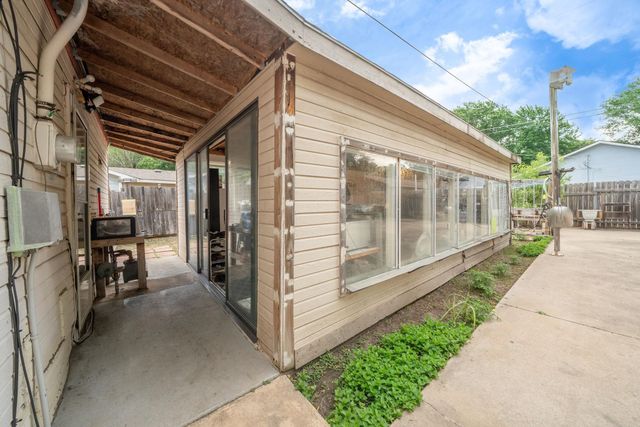 4604 S Meadowview, Wichita, KS 67216