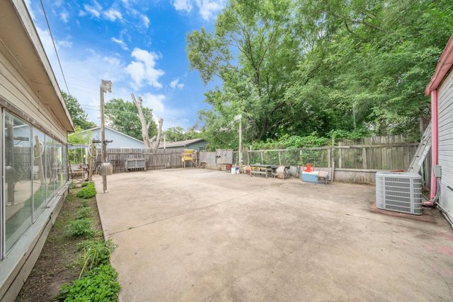 4604 S Meadowview, Wichita, KS 67216