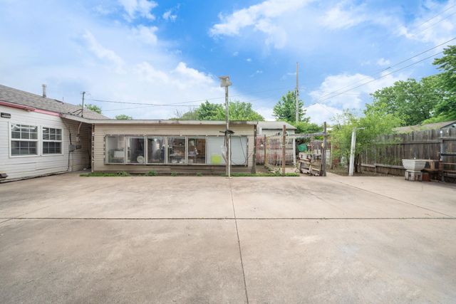4604 S Meadowview, Wichita, KS 67216