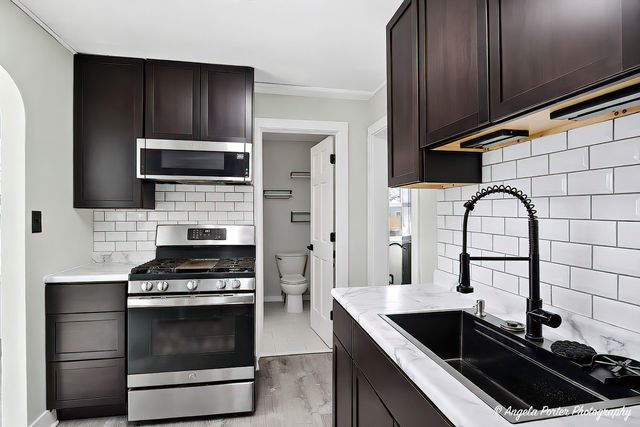 116 Highmoor Drive, Round Lake Park, IL 60073