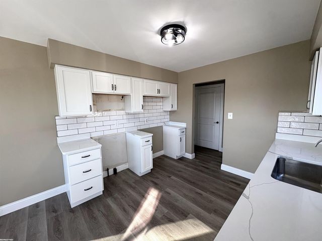 8760 Gratiot Avenue, Columbus Twp, MI 48063