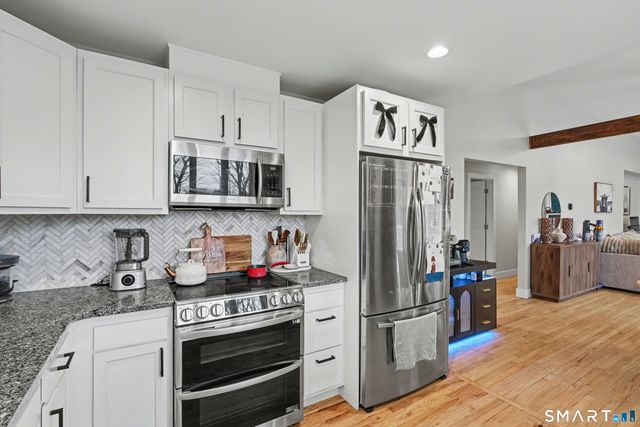 18 Caulkins Road, Norwich, CT 06360