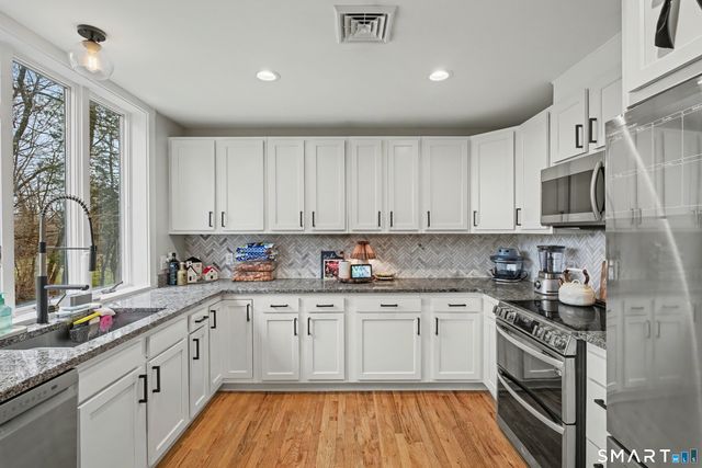 18 Caulkins Road, Norwich, CT 06360