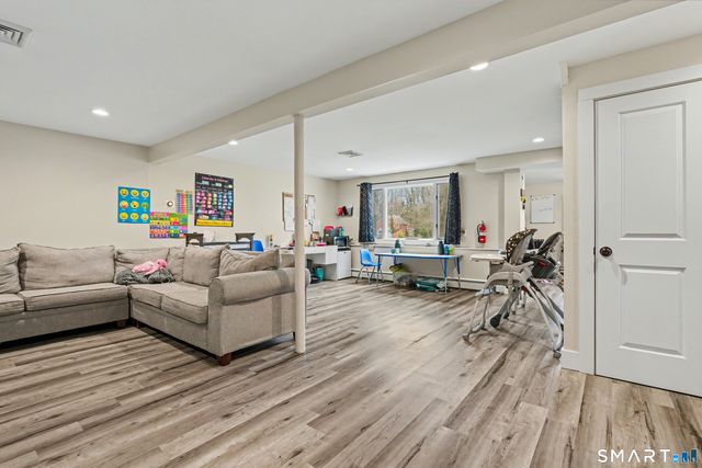 18 Caulkins Road, Norwich, CT 06360