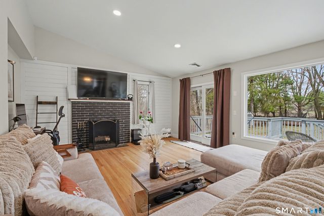 18 Caulkins Road, Norwich, CT 06360