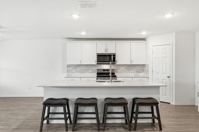 805 Shire Avenue, Haslet, TX 76052