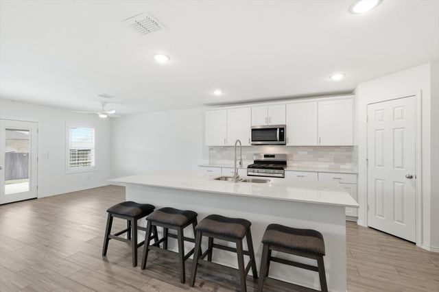 805 Shire Avenue, Haslet, TX 76052