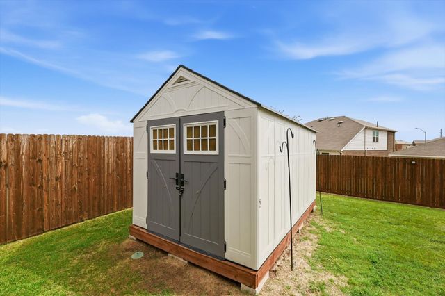 805 Shire Avenue, Haslet, TX 76052