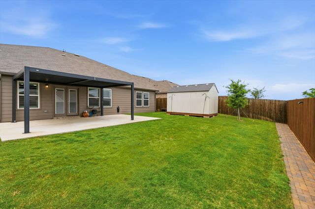 805 Shire Avenue, Haslet, TX 76052