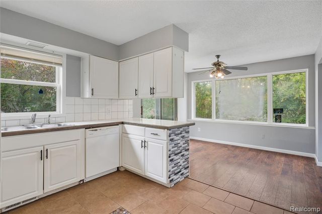 13157 Lake Point Blvd, Van Buren, MI 48111