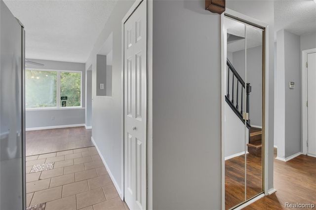 13157 Lake Point Blvd, Van Buren, MI 48111