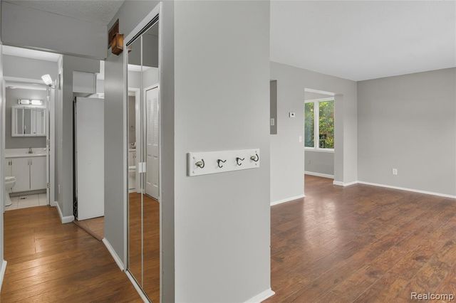 13157 Lake Point Blvd, Van Buren, MI 48111