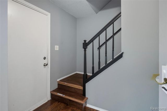 13157 Lake Point Blvd, Van Buren, MI 48111