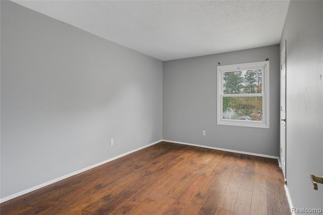 13157 Lake Point Blvd, Van Buren, MI 48111