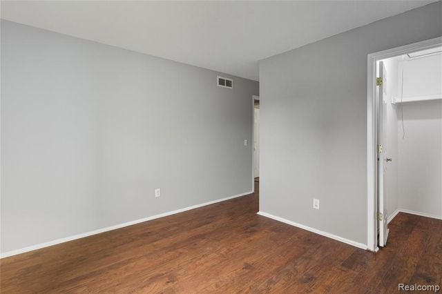 13157 Lake Point Blvd, Van Buren, MI 48111