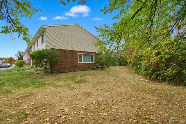 13157 Lake Point Blvd, Van Buren, MI 48111