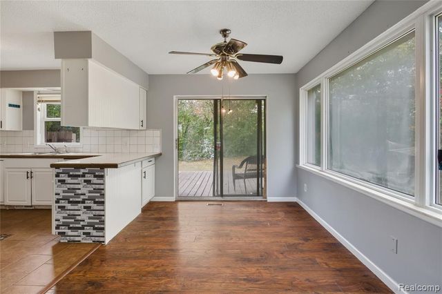 13157 Lake Point Blvd, Van Buren, MI 48111