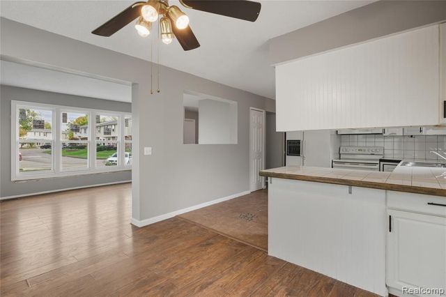 13157 Lake Point Blvd, Van Buren, MI 48111