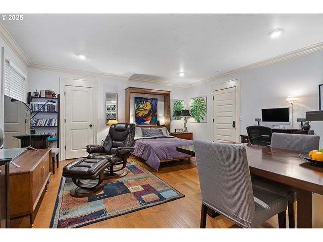 2076 Nw JOHNSON St 102, Portland, OR 97209