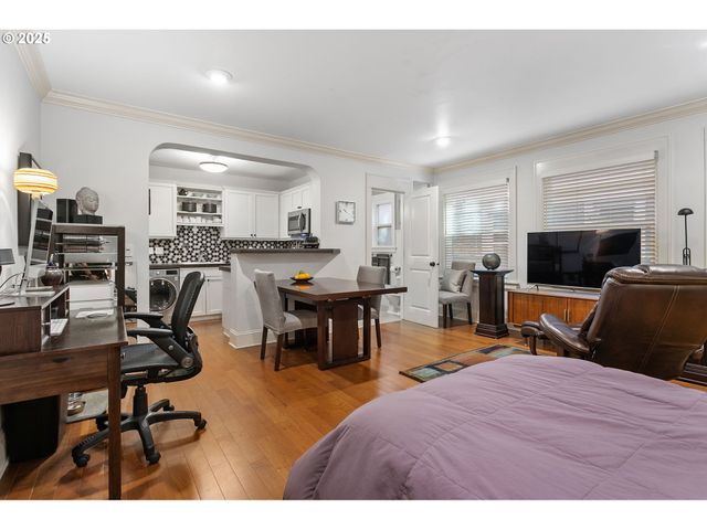 2076 Nw JOHNSON St 102, Portland, OR 97209