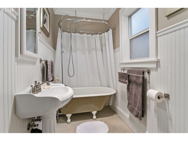 2076 Nw JOHNSON St 102, Portland, OR 97209