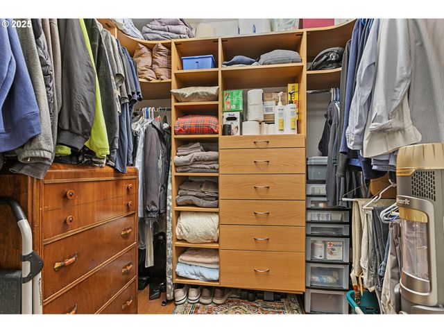 2076 Nw JOHNSON St 102, Portland, OR 97209