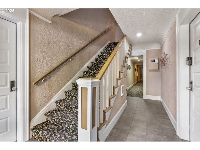 2076 Nw JOHNSON St 102, Portland, OR 97209