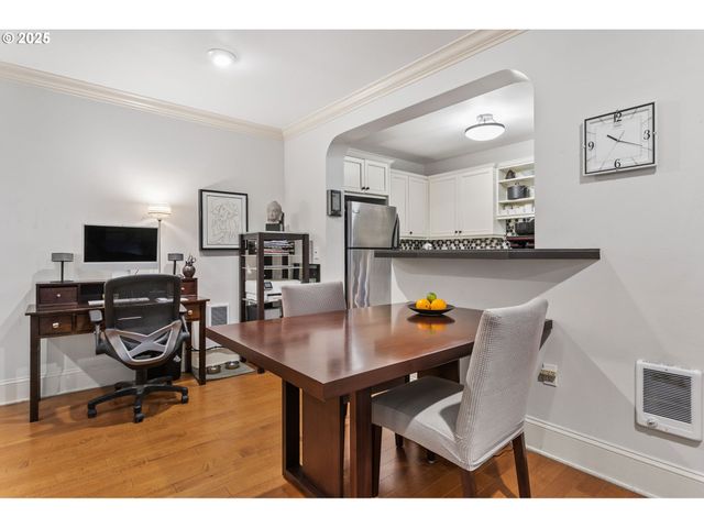 2076 Nw JOHNSON St 102, Portland, OR 97209