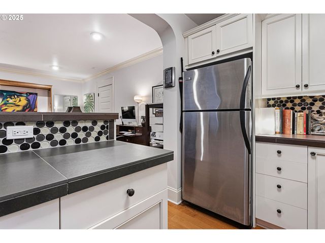 2076 Nw JOHNSON St 102, Portland, OR 97209