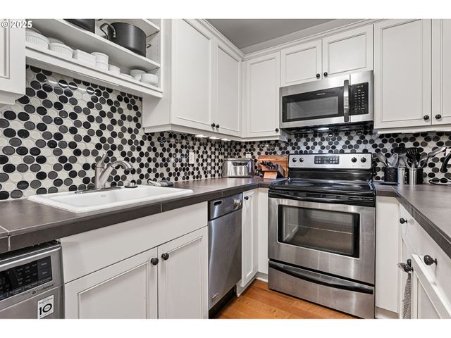 2076 Nw JOHNSON St 102, Portland, OR 97209
