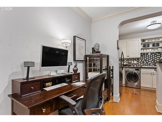 2076 Nw JOHNSON St 102, Portland, OR 97209