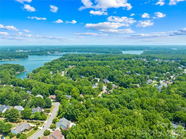 2125 Mt Isle Harbor Drive, Charlotte, NC 28214