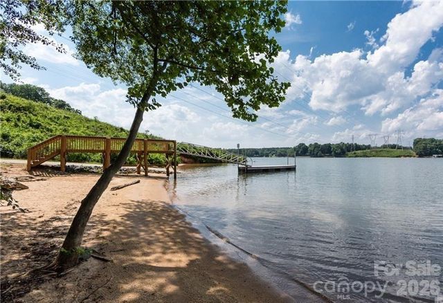 2125 Mt Isle Harbor Drive, Charlotte, NC 28214