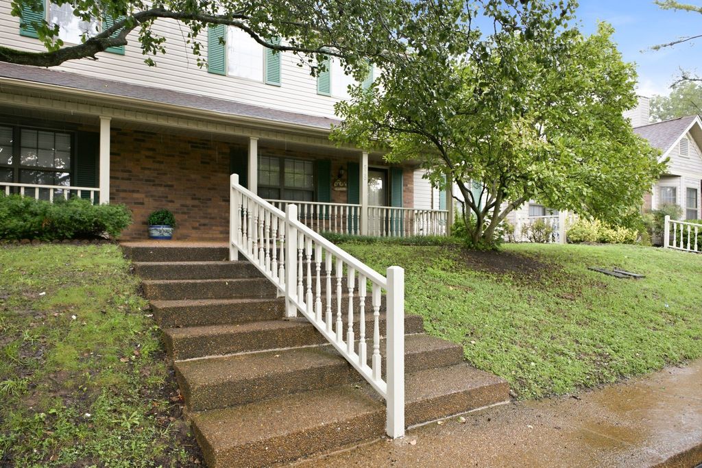 525 Upsall Dr, Antioch, TN 37013