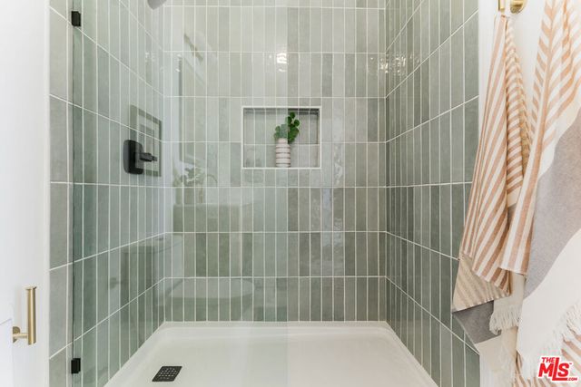 1221 5th Avenue 4, Los Angeles, CA 90019