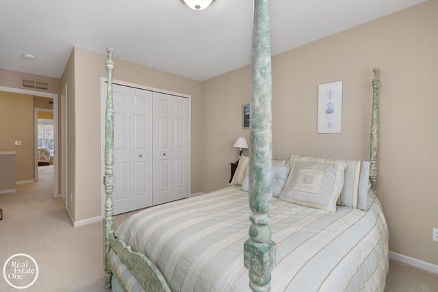 1048 Lakepointe Street A, Grosse Pointe Park, MI 48230