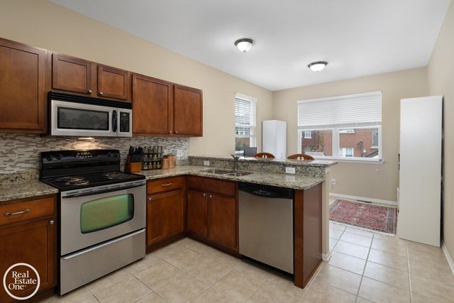 1048 Lakepointe Street A, Grosse Pointe Park, MI 48230