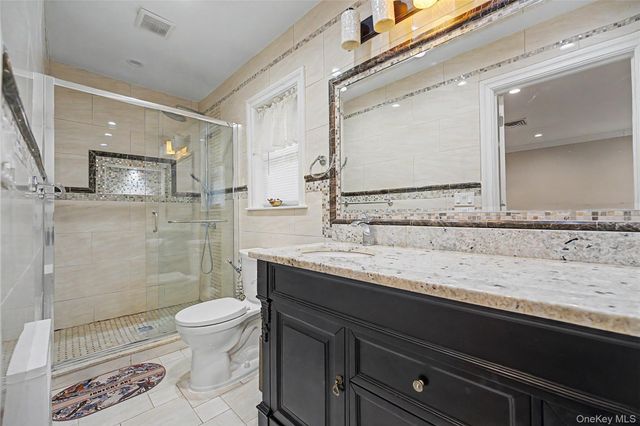 31 Edgemere Drive, Searingtown, NY 11507