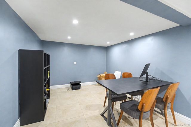 31 Edgemere Drive, Searingtown, NY 11507