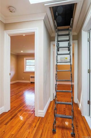 31 Edgemere Drive, Searingtown, NY 11507