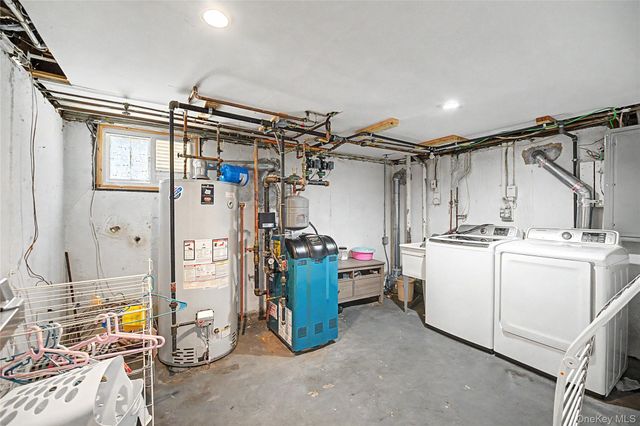 31 Edgemere Drive, Searingtown, NY 11507