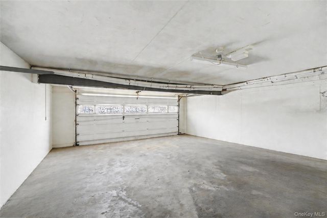 31 Edgemere Drive, Searingtown, NY 11507